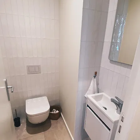 Avec Piscine A Carnon A 20m De La Ideale Pour 8 A 10 Personnes * 모기오