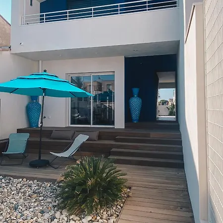 Avec Piscine A Carnon A 20m De La Ideale Pour 8 A 10 Personnes