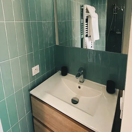 Avec Piscine A Carnon A 20m De La Ideale Pour 8 A 10 Personnes Villa Mauguio