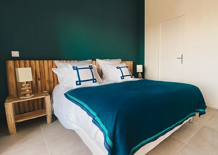 Avec Piscine A Carnon A 20m De La Ideale Pour 8 A 10 Personnes Villa Mauguio
