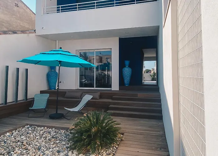 Avec Piscine A Carnon A 20m De La Ideale Pour 8 A 10 Personnes
