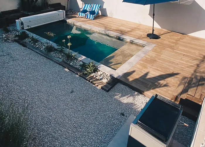 Avec Piscine A Carnon A 20m De La Ideale Pour 8 A 10 Personnes Villa Mauguio