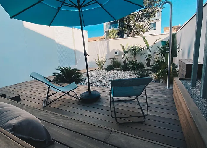Avec Piscine A Carnon A 20m De La Ideale Pour 8 A 10 Personnes Villa Mauguio